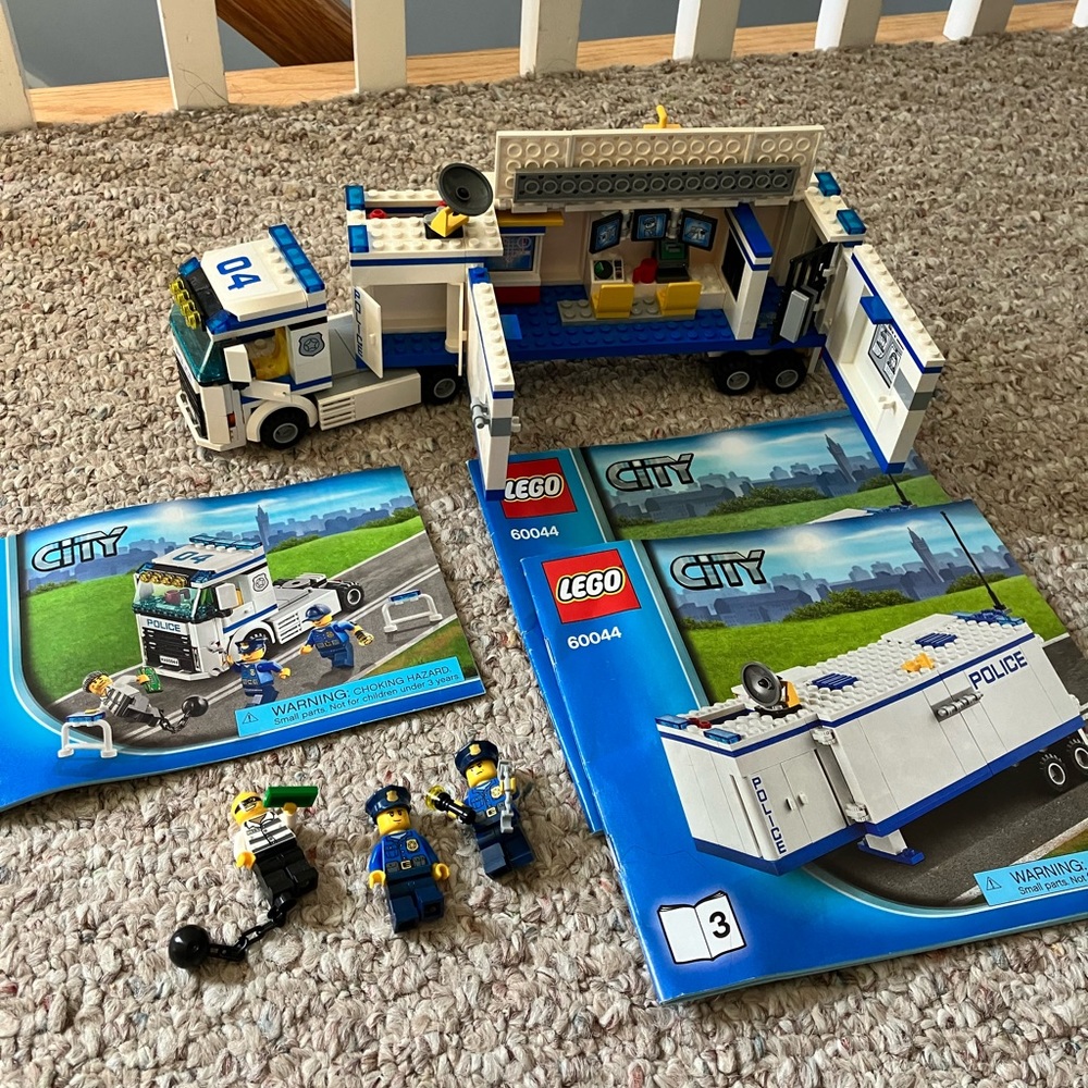 Lego City Mobile Police Unit set 60044